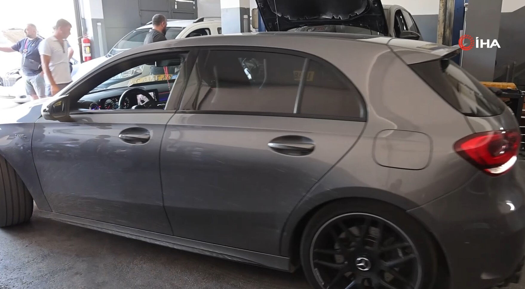 Avrupa'dan gelip Türk ustalara emanet ediyorlar! 10 milyonluk araçların ilacını burada buldular - 1. Resim