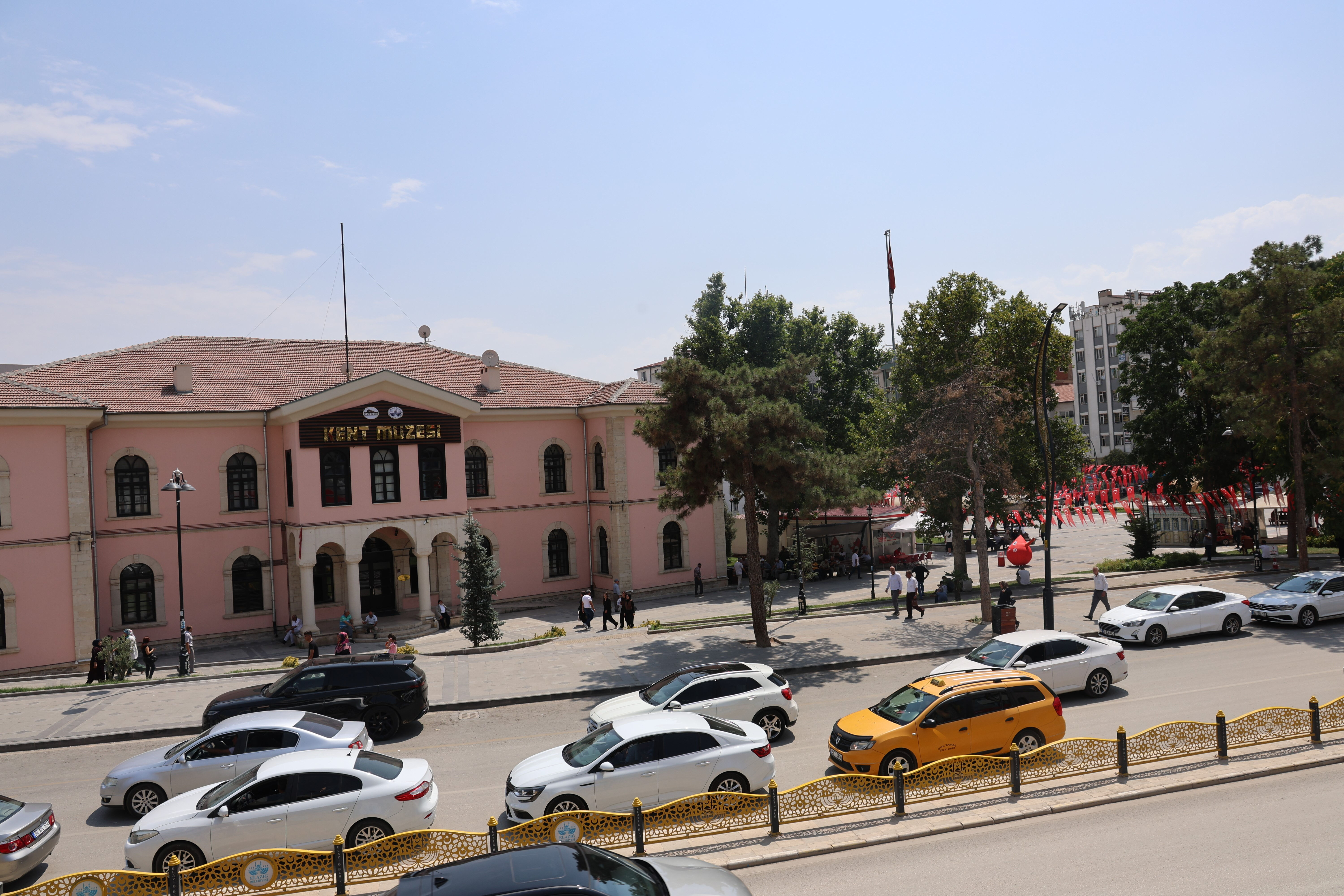 Elazığ'da termometreler çıldırdı! Görenler inanamadı: Rekor sıcaklık panik oluşturdu - 2. Resim