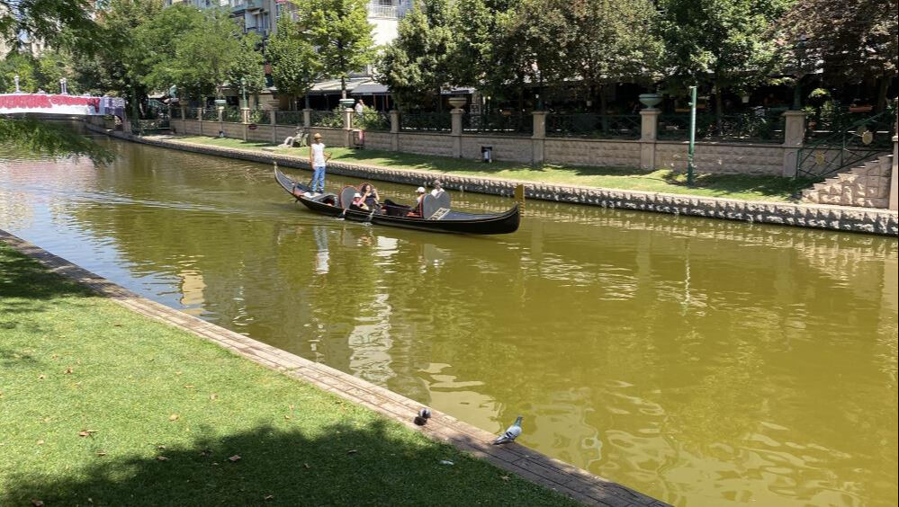 Eskişehir'in ortasından geçen Porsuk Çayı’nın rengi değişti - 1. Resim