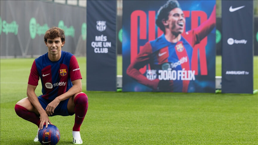 Fenerbahçe ve Galatasaray'ın gündemine gelmişti! Yıldız futbolcu imzayı attı: Maaşı dudak uçuklattı Fenerbahçe ve Galatasaray'ın gündemine gelmişti! Yıldız futbolcu imzayı attı: Maaşı dudak uçuklattı - 3. Resim