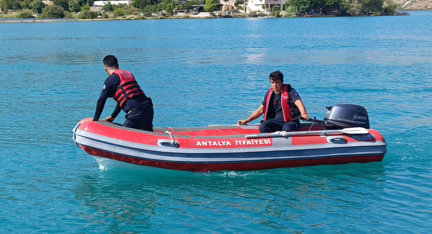 Günün en acı karesi! Yeğeninin düşen terliğini almak için girdiği gölde kayboldu Günün en acı karesi! Yeğeninin düşen terliğini almak için girdiği gölde kayboldu - 1. Resim