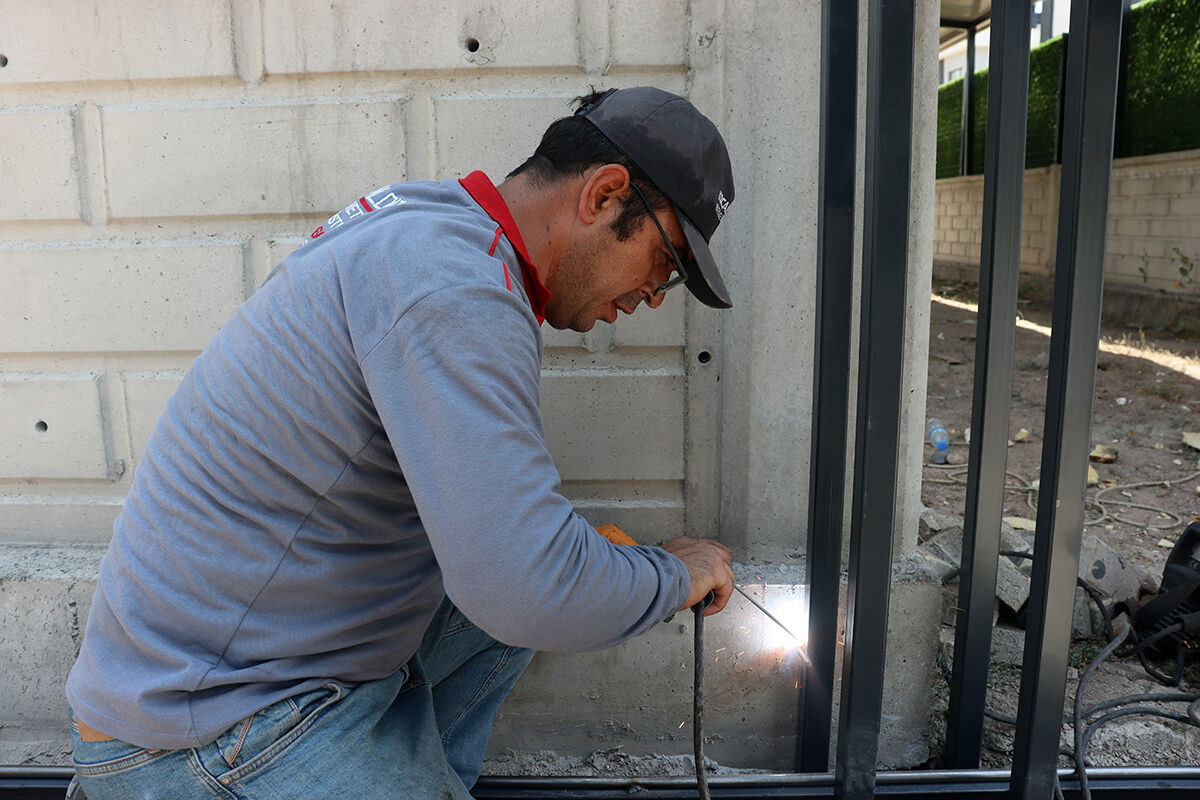 İnsan fotoğrafına bakarken terliyor... Onlar 40 derecenin altında çalışmak zorundalar - 3. Resim