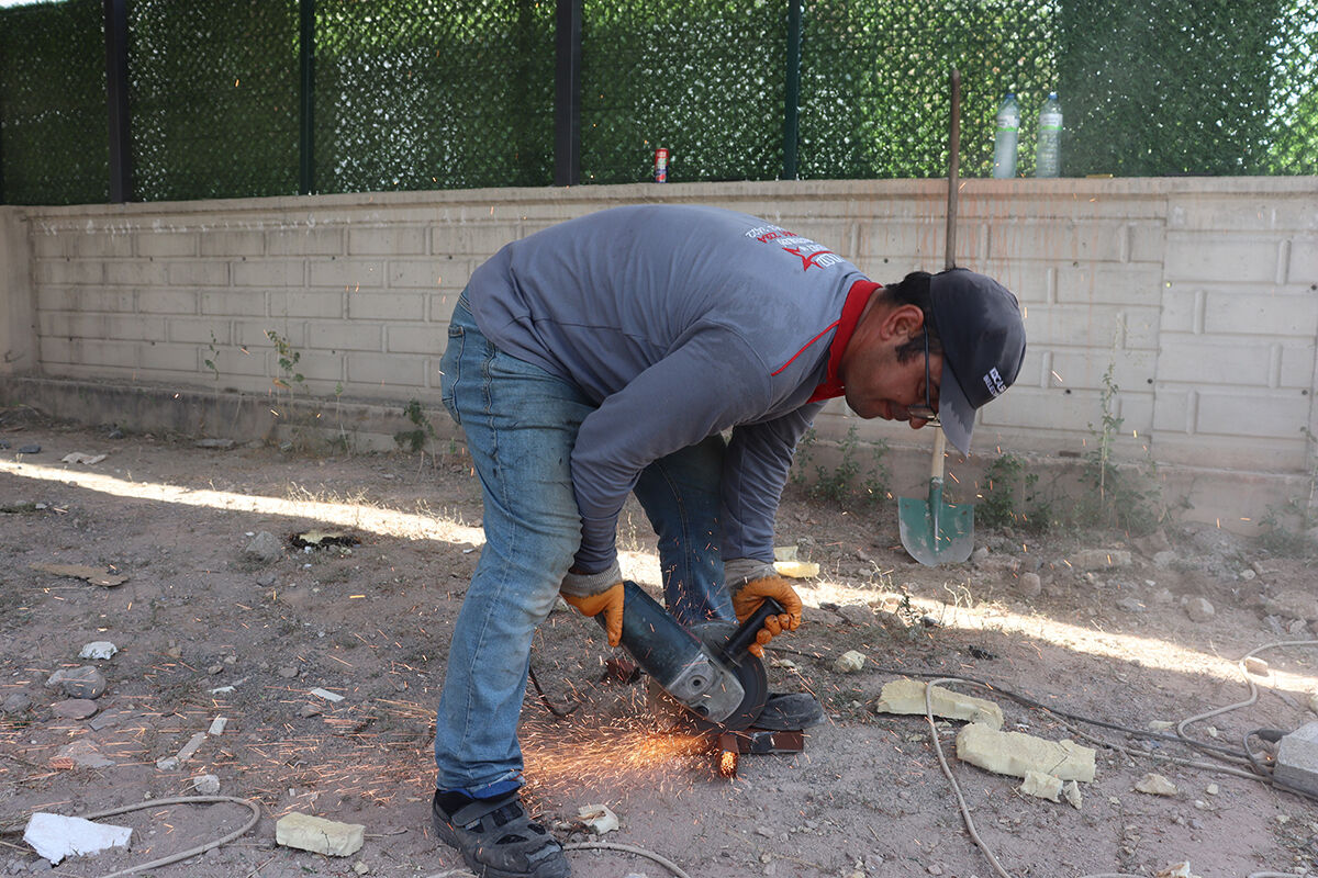 İnsan fotoğrafına bakarken terliyor... Onlar 40 derecenin altında çalışmak zorundalar - 1. Resim