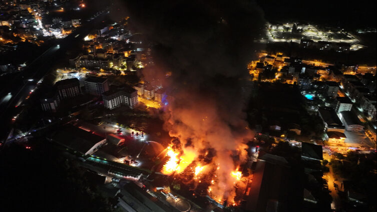İstanbul Çekmeköy yangın son dakika: Yangın neden çıktı, söndürüldü mü? - 1. Resim