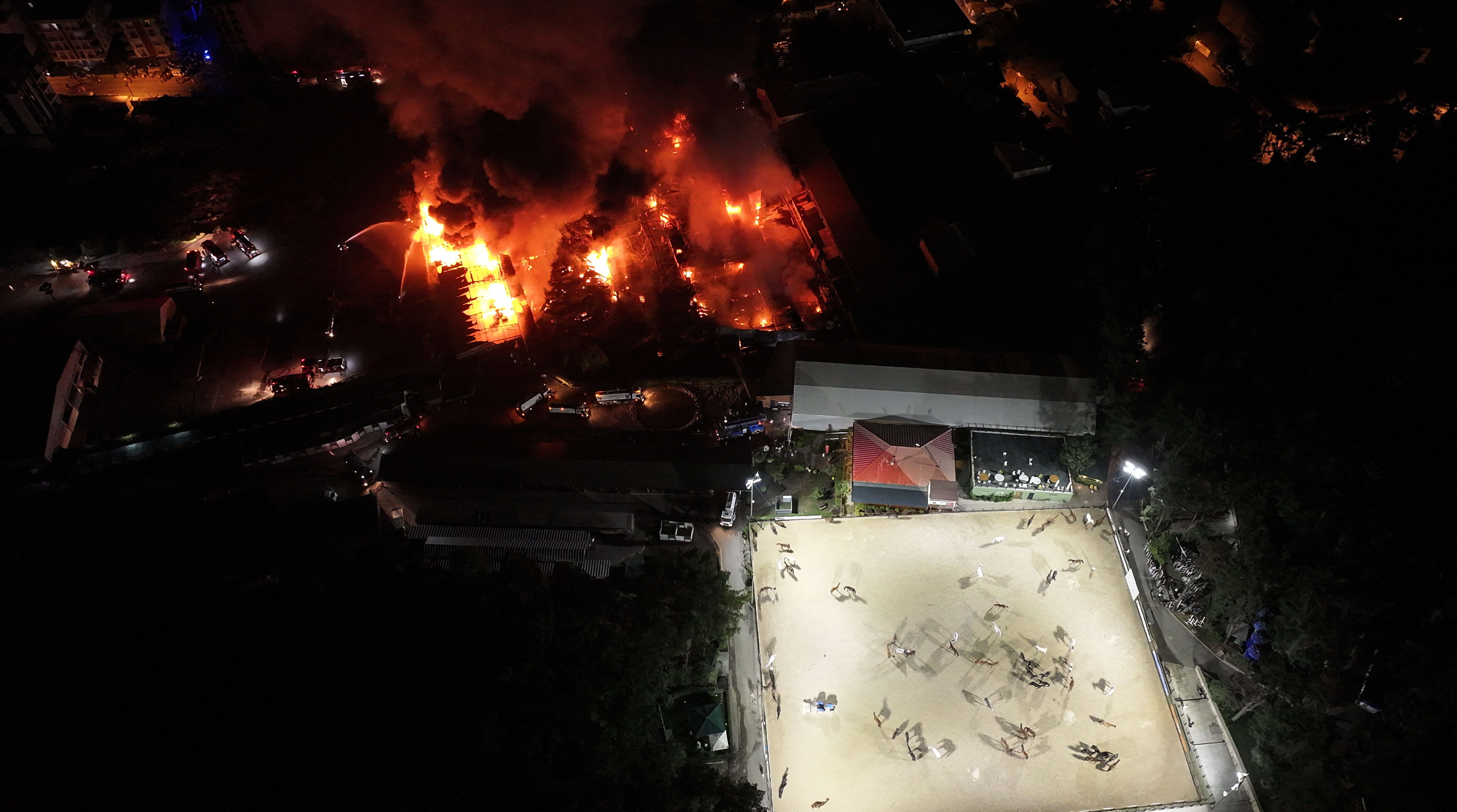 İstanbul Çekmeköy yangın son dakika: Yangın neden çıktı, söndürüldü mü? - 3. Resim