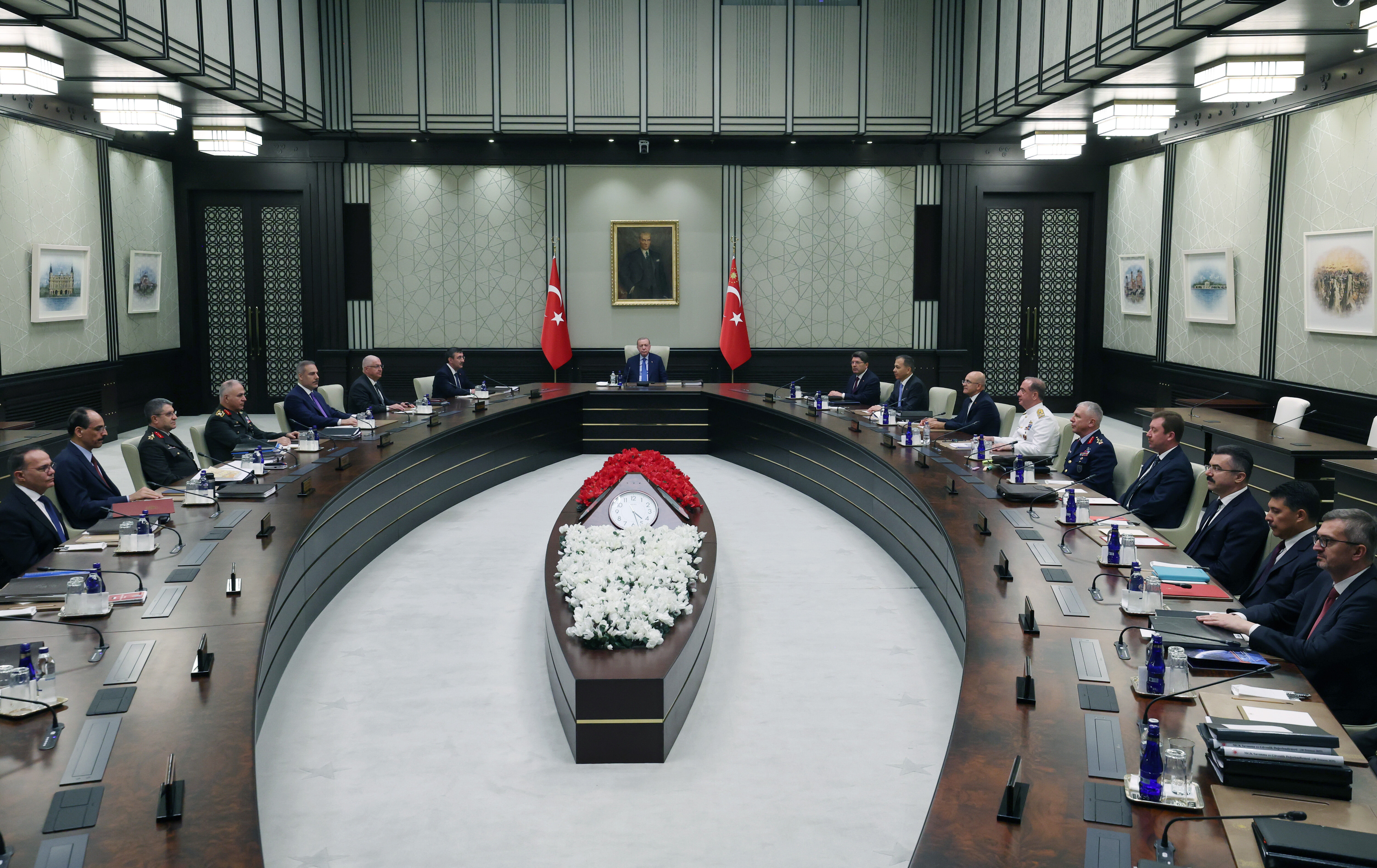 MGK'dan bölgesel aktörlere açık uyarı! 'Terörsüz Türkiye ve Suriye' vurgusu dikkat çekti MGK'dan bölgesel aktörlere açık uyarı! 'Terörsüz Türkiye ve Suriye' vurgusu dikkat çekti - 1. Resim