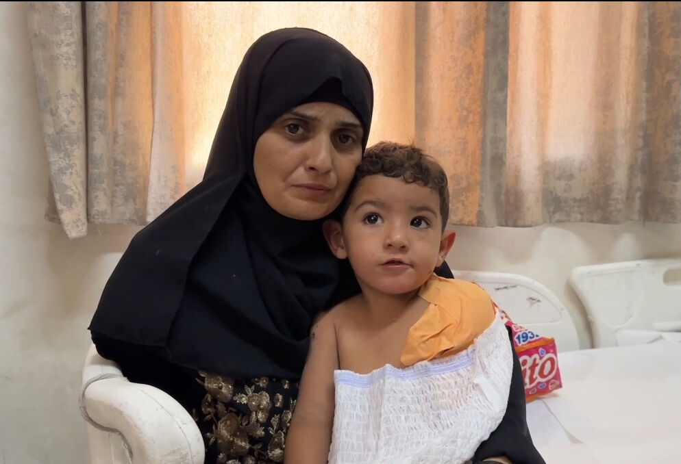 Okula sığındı, oğlu kolunu kaybetti... Yiyecek bulamayan anne evladıyla hayata tutunmaya çalışıyor - 1. Resim