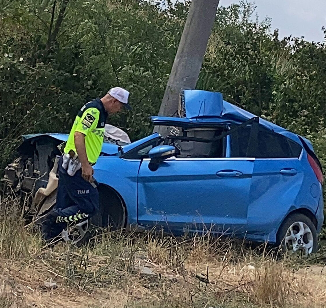 14 yaşında direksiyon başına geçti! Kardeşiyle birlikte can verdi 14 yaşında direksiyon başına geçti! Kardeşiyle birlikte can verdi - 1. Resim