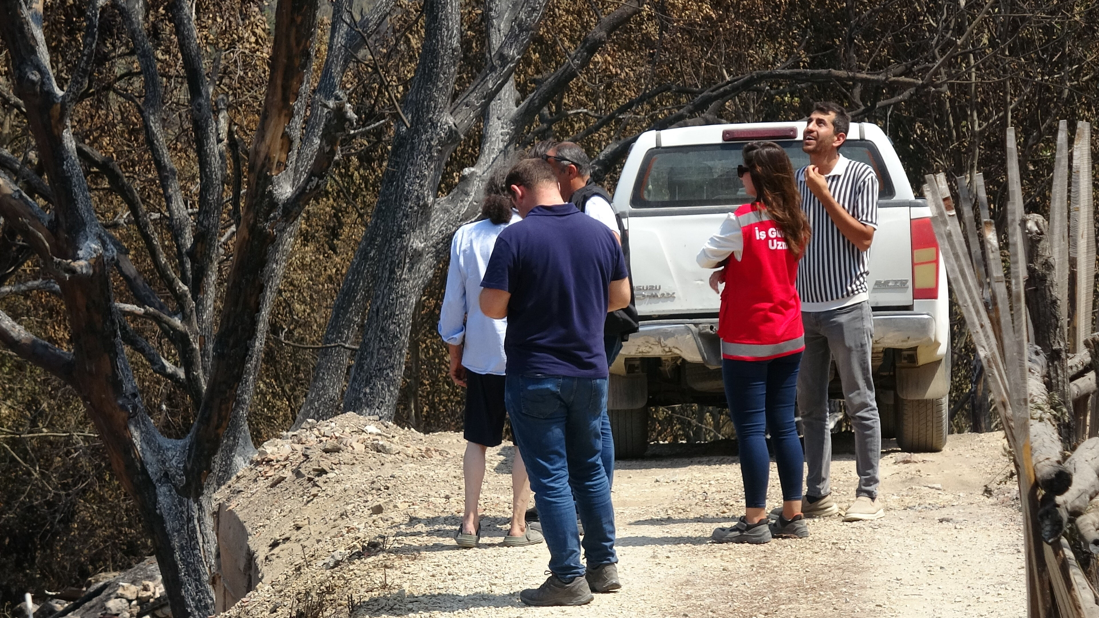 7 gün süren yangında haritadan silindi! Onlarca evden geriye sadece külleri kaldı 7 gün süren yangında haritadan silindi! Onlarca evden geriye sadece külleri kaldı - 2. Resim