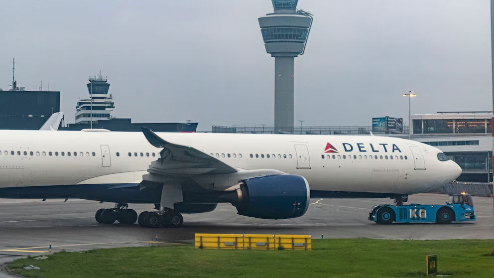 ABD'de Delta Hava Yolları'na ait yolcu uçağı seferini tamamlayamadı! Havada kabusu yaşadılar: Yaralılar var - 1. Resim