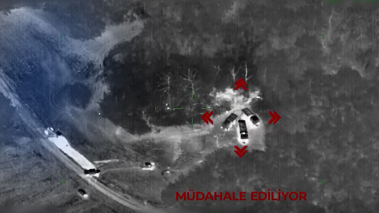 Adana'daki orman yangınını çıkaran kundakçıların o anları ortaya çıktı! İHA'dan kaçamadılar... Adana'daki orman yangınını çıkaran kundakçıların o anları ortaya çıktı! İHA'dan kaçamadılar... - 4. Resim