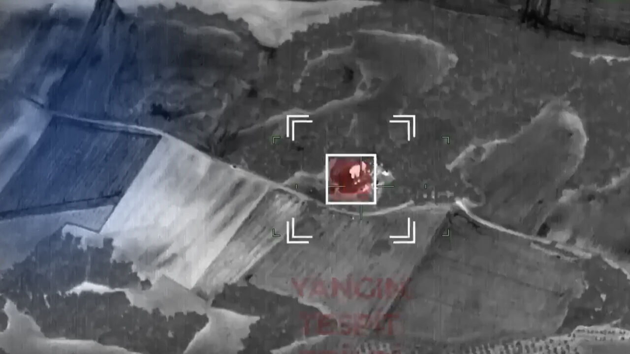 Adana'daki orman yangınını çıkaran kundakçıların o anları ortaya çıktı! İHA'dan kaçamadılar... - 3. Resim