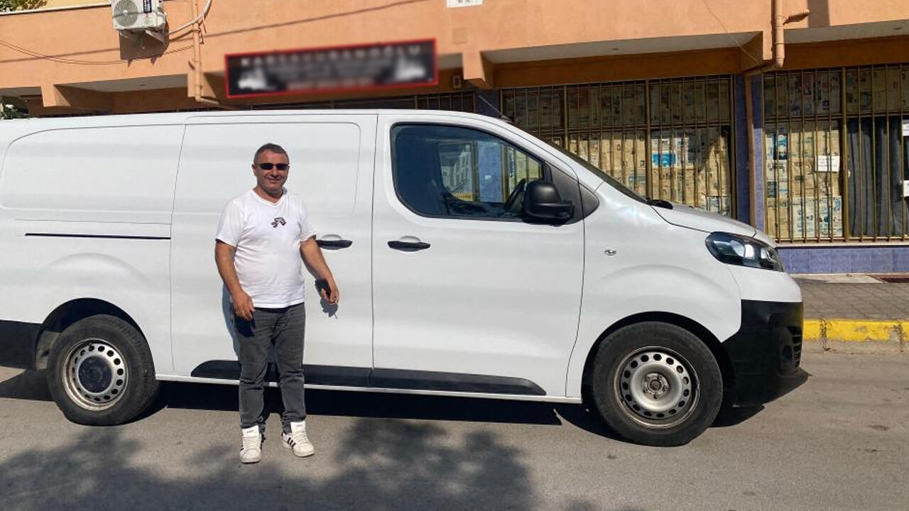 Akıllara durgunluk veren olay! Bayiden sıfır araç aldı, hayatının şokunu yaşadı Akıllara durgunluk veren olay! Bayiden sıfır araç aldı, hayatının şokunu yaşadı - 1. Resim