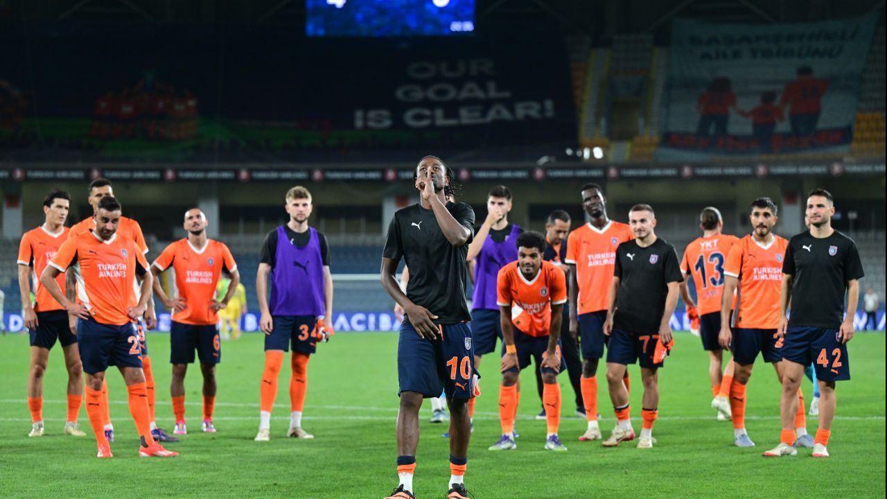 İstanbul Başakşehir, UEFA Konferans Ligi üçüncü eleme turuna yükseldi! Rakibi belli oldu İstanbul Başakşehir, UEFA Konferans Ligi üçüncü eleme turuna yükseldi! Rakibi belli oldu