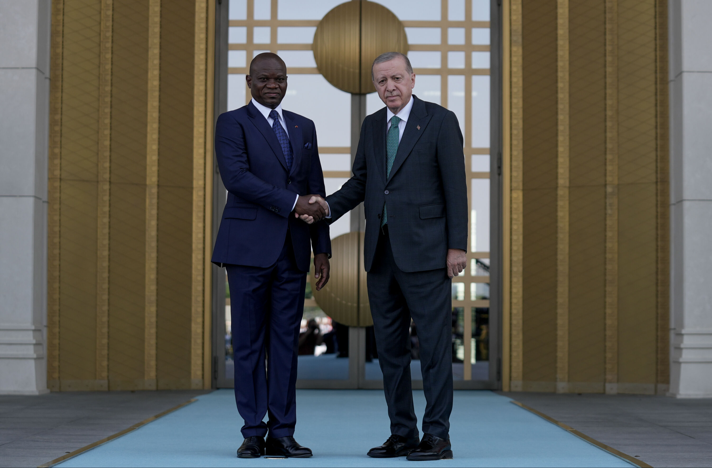 Cumhurbaşkanı Erdoğan, Gabon Cumhurbaşkanı Oligui Nguema'yı resmi törenle karşıladı - 1. Resim