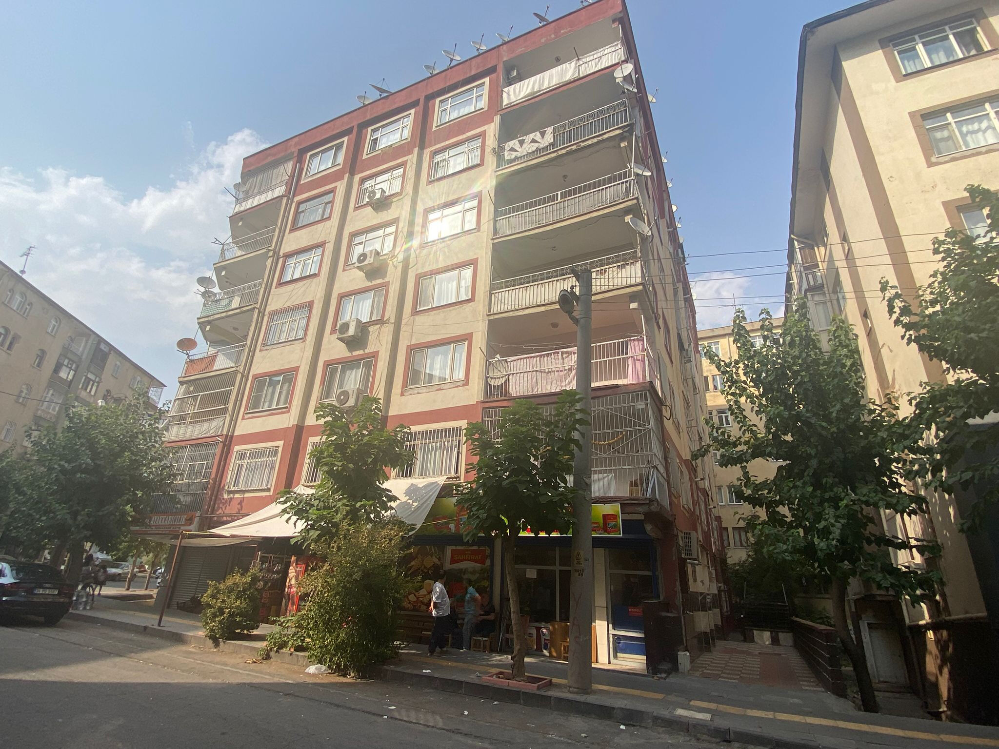 Diyarbakır'da sallandığı ihbarıyla tahliye edilen binanın raporu ortaya çıktı Diyarbakır'da sallandığı ihbarıyla tahliye edilen binanın raporu ortaya çıktı - 1. Resim