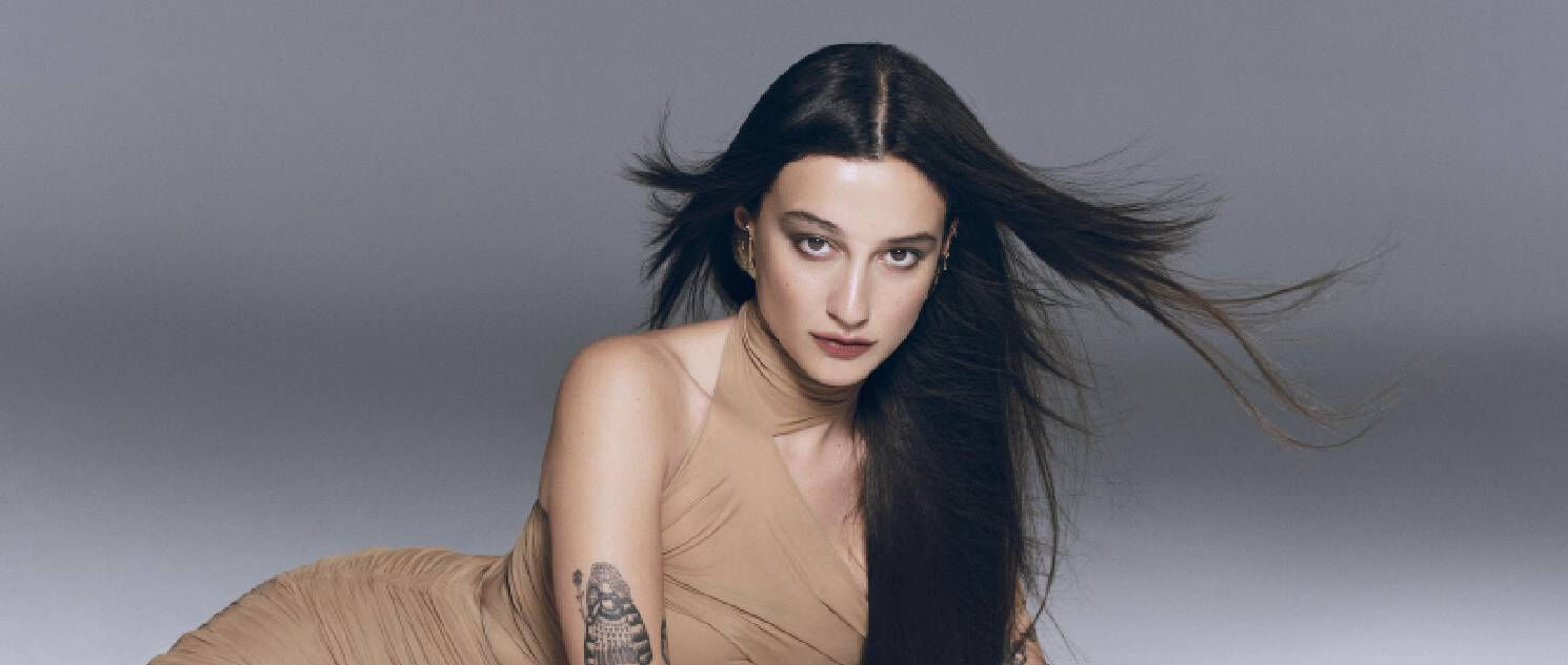 Durgun hali göze çarpmıştı! Melike Şahin üzen haberi sahnede duyurdu - 3. Resim