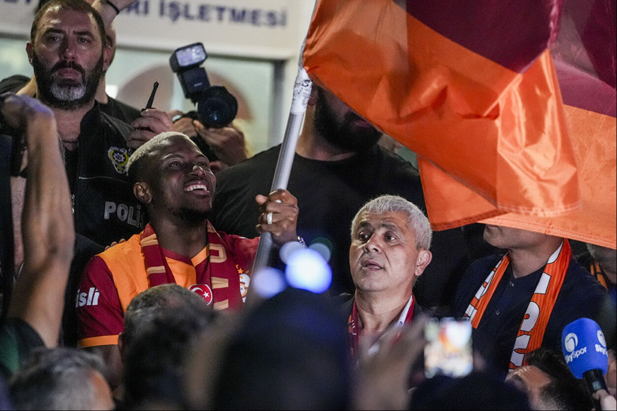 Galatasaray'da Osimhen bereketi! Ayağının tozuyla para basacak: Dudak uçuklatan rakam - 2. Resim