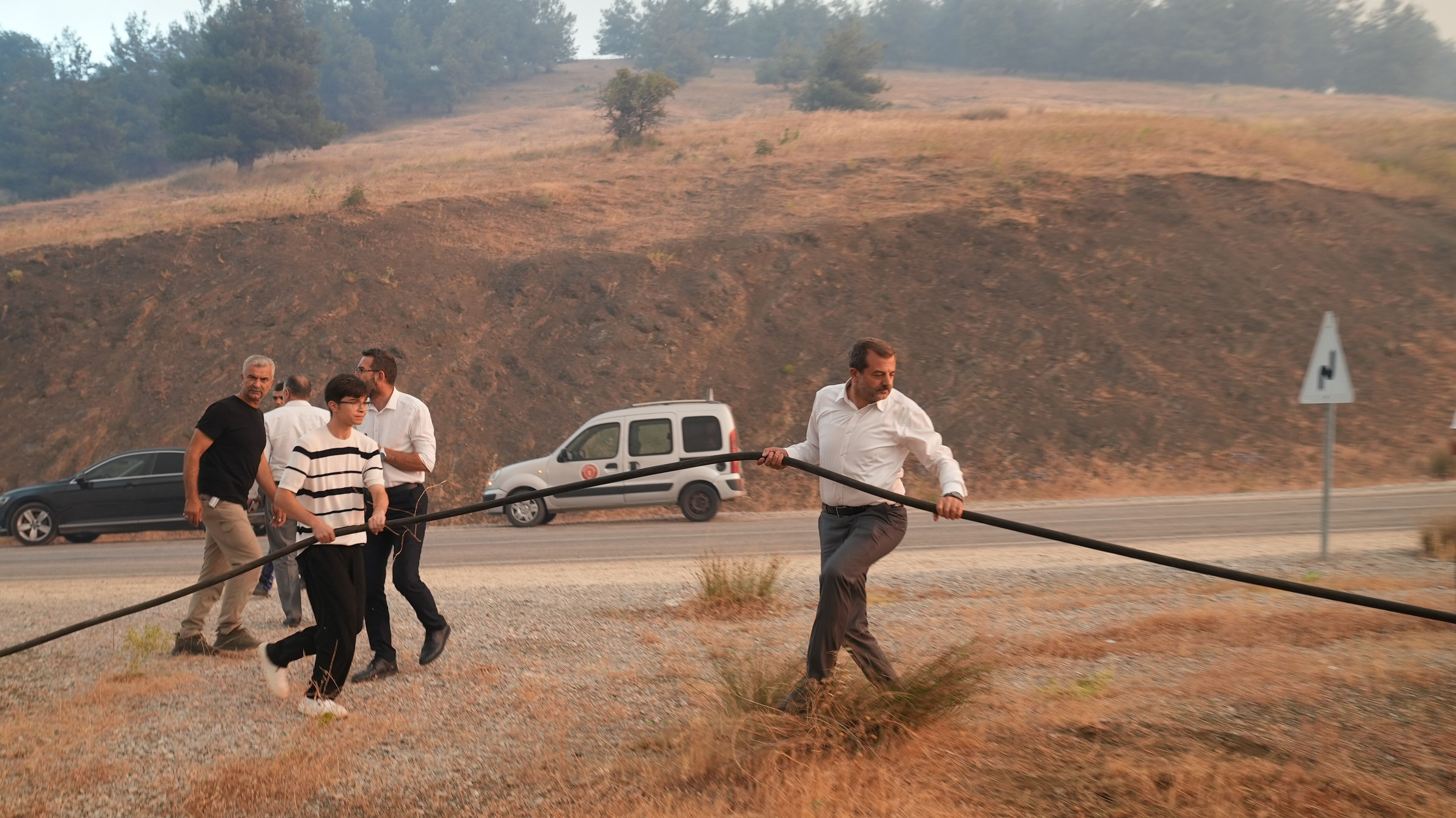 Gürsu Belediye Başkanı Işık açıkladı: Kahraman yangın şehitleri sarılıp ayran ikram etti Gürsu Belediye Başkanı Işık açıkladı: Kahraman yangın şehitleri sarılıp ayran ikram etti - 2. Resim