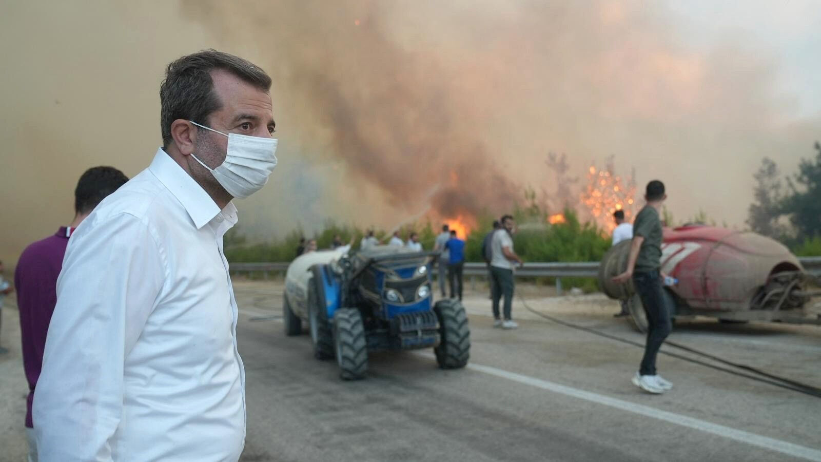 Gürsu Belediye Başkanı Işık açıkladı: Kahraman yangın şehitleri sarılıp ayran ikram etti Gürsu Belediye Başkanı Işık açıkladı: Kahraman yangın şehitleri sarılıp ayran ikram etti - 3. Resim