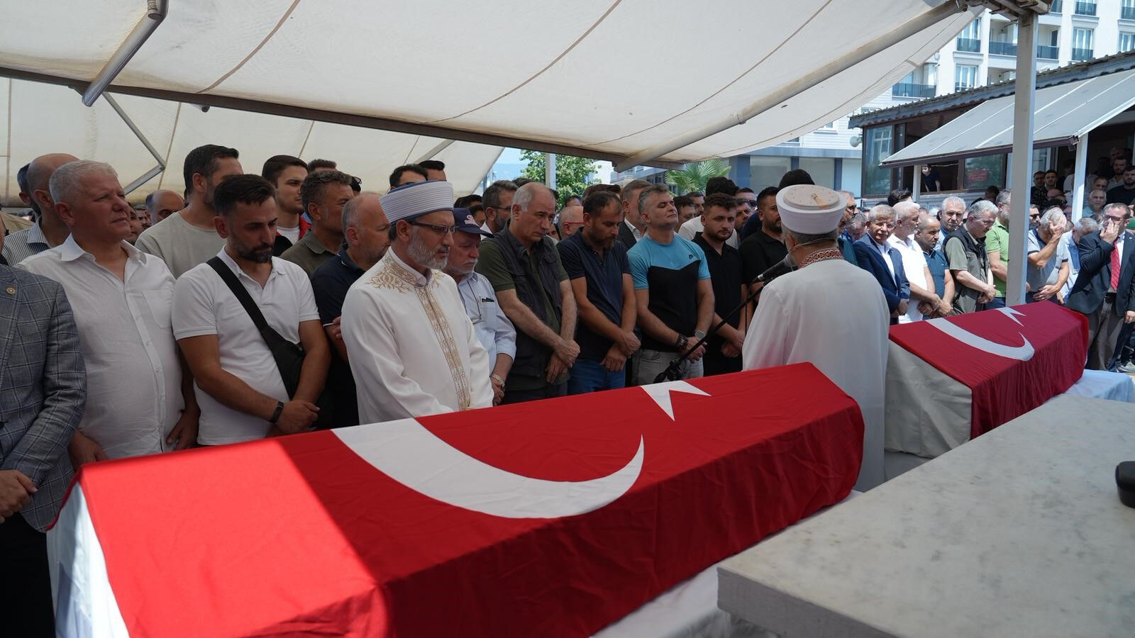 Gürsu Belediye Başkanı Işık açıkladı: Kahraman yangın şehitleri sarılıp ayran ikram etti Gürsu Belediye Başkanı Işık açıkladı: Kahraman yangın şehitleri sarılıp ayran ikram etti - 1. Resim