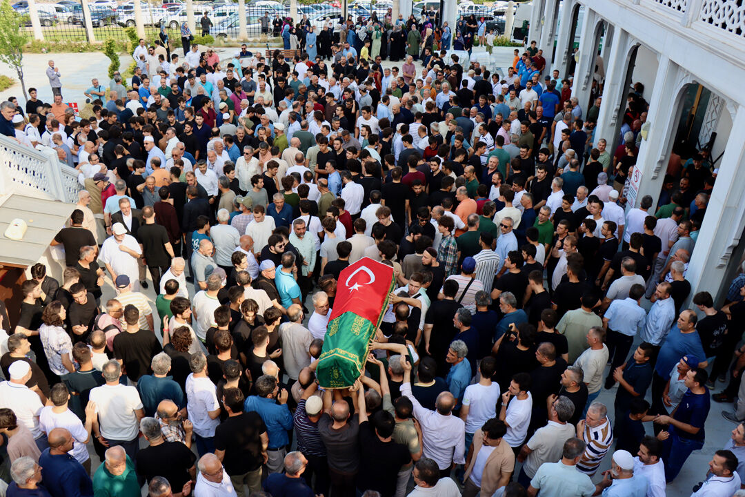 İmam Salih Koç'un en acı görevi... Hafız oğlunun ölüm nedeni belli oldu, cenazede kahreden anlar İmam Salih Koç'un en acı görevi... Hafız oğlunun ölüm nedeni belli oldu, cenazede kahreden anlar - 2. Resim