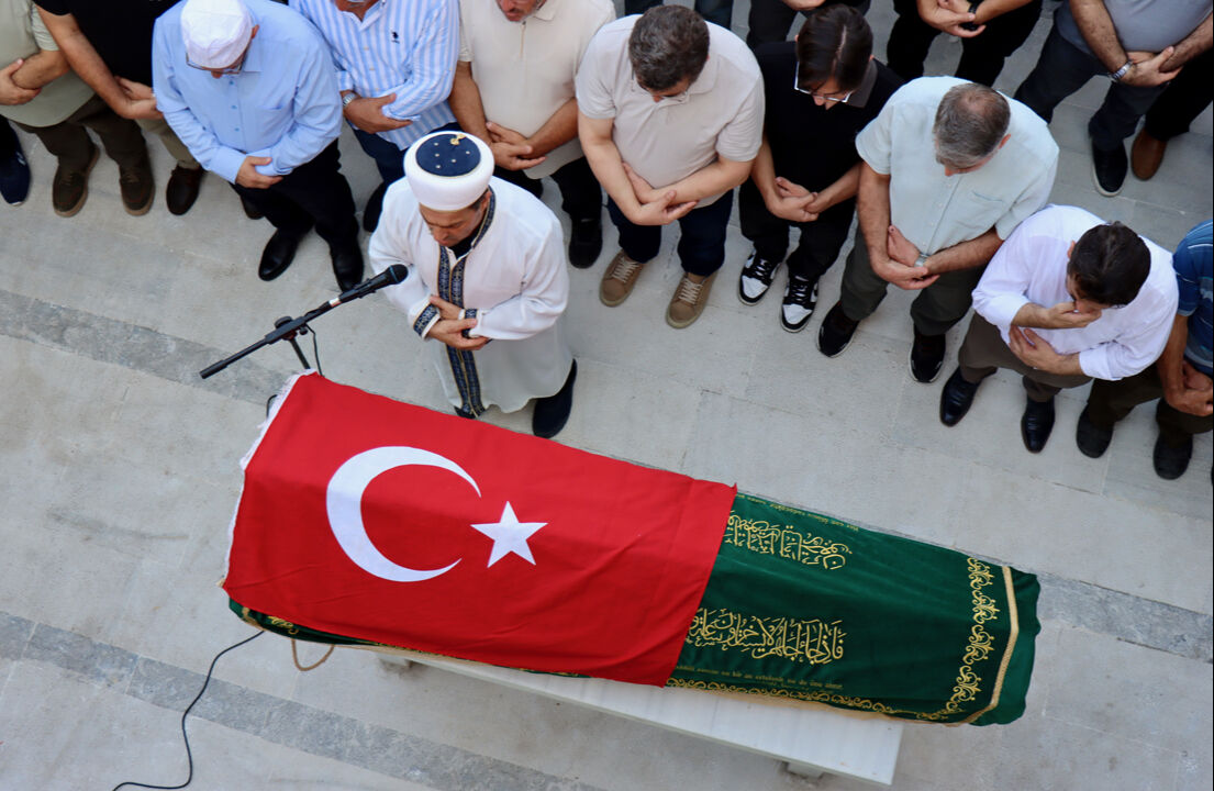 İmam Salih Koç'un en acı görevi... Hafız oğlunun ölüm nedeni belli oldu, cenazede kahreden anlar İmam Salih Koç'un en acı görevi... Hafız oğlunun ölüm nedeni belli oldu, cenazede kahreden anlar - 3. Resim