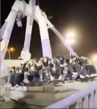 Lunaparkta facia anları! Bir oyuncak yere çakıldı, çok sayıda yaralı var Lunaparkta facia anları! Bir oyuncak yere çakıldı, çok sayıda yaralı var - 1. Resim