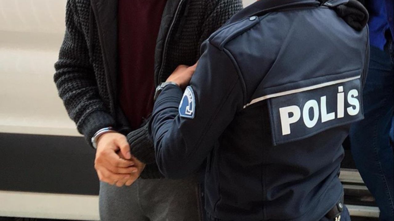 Maskeli şüpheli kıskıvrak yakalandı! Avukatı öldürmek için para almış, detaylar kan dondurdu Maskeli şüpheli kıskıvrak yakalandı! Avukatı öldürmek için para almış, detaylar kan dondurdu