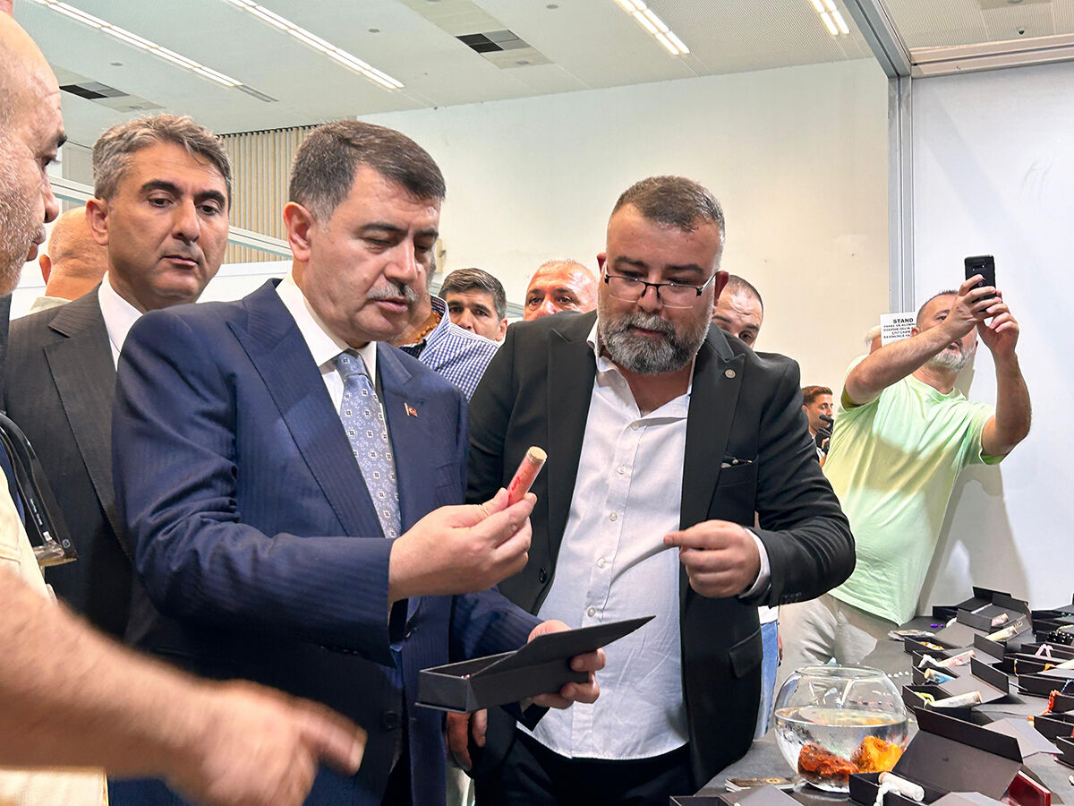 Namaz vakitlerine özel yaptırdı! Sultan Abdülhamid'in saati satışa çıkarıldı Namaz vakitlerini buradan takip ediyordu! Sultan Abdülhamid'in saati satışa çıkarıldı - 5. Resim