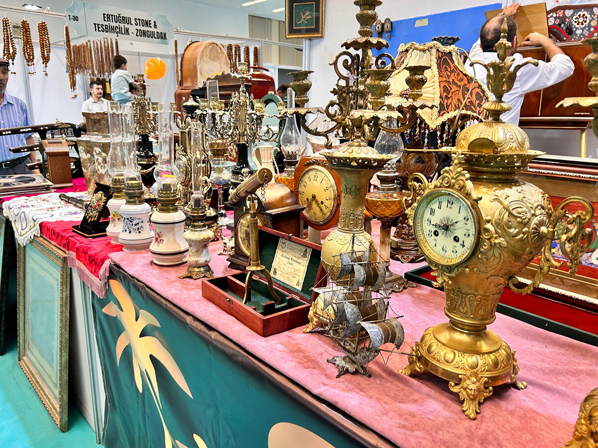 Namaz vakitlerine özel yaptırdı! Sultan Abdülhamid'in saati satışa çıkarıldı Namaz vakitlerini buradan takip ediyordu! Sultan Abdülhamid'in saati satışa çıkarıldı - 4. Resim