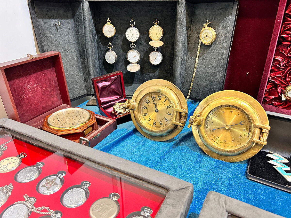 Namaz vakitlerine özel yaptırdı! Sultan Abdülhamid'in saati satışa çıkarıldı Namaz vakitlerini buradan takip ediyordu! Sultan Abdülhamid'in saati satışa çıkarıldı - 3. Resim