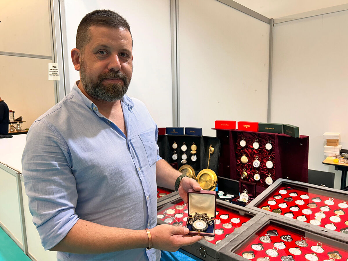 Namaz vakitlerine özel yaptırdı! Sultan Abdülhamid'in saati satışa çıkarıldı Namaz vakitlerini buradan takip ediyordu! Sultan Abdülhamid'in saati satışa çıkarıldı - 2. Resim