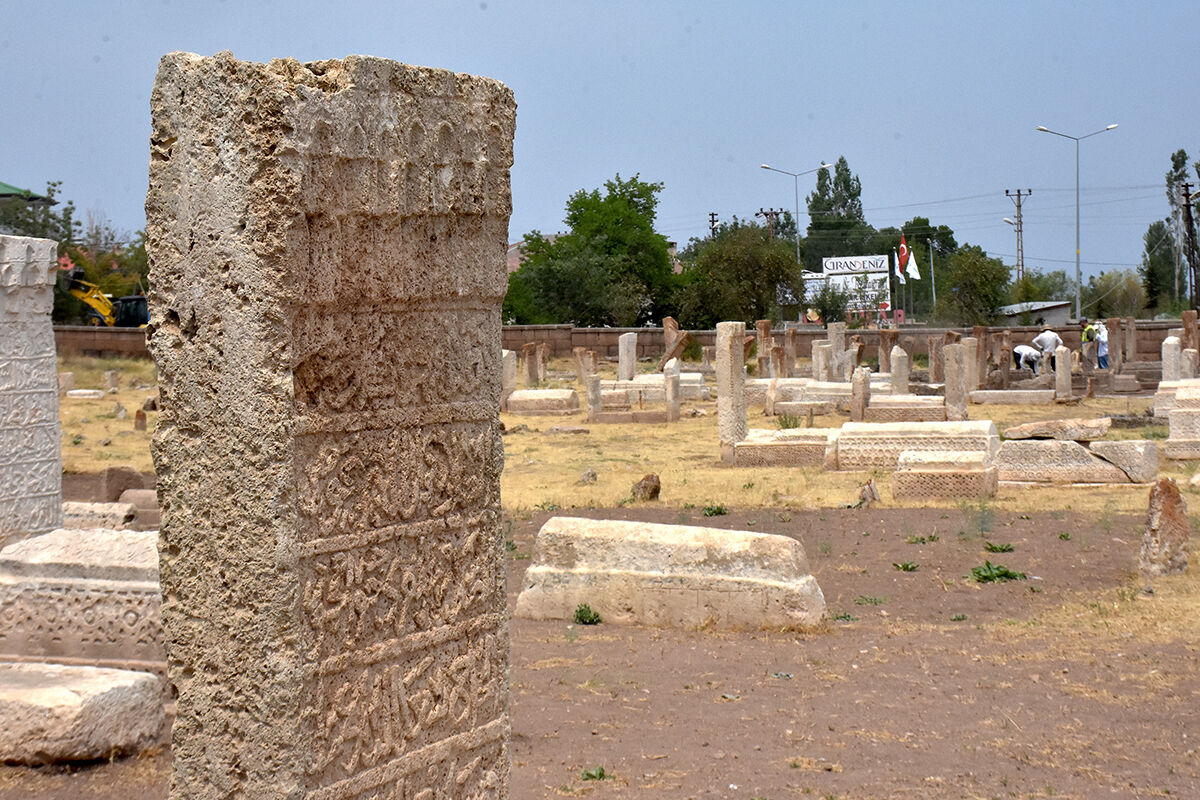 Selçuklu tarihi burada aydınlanıyor! Van'daki 6 mezar 750 yıl sonra gün yüzüne çıkarıldı - 5. Resim
