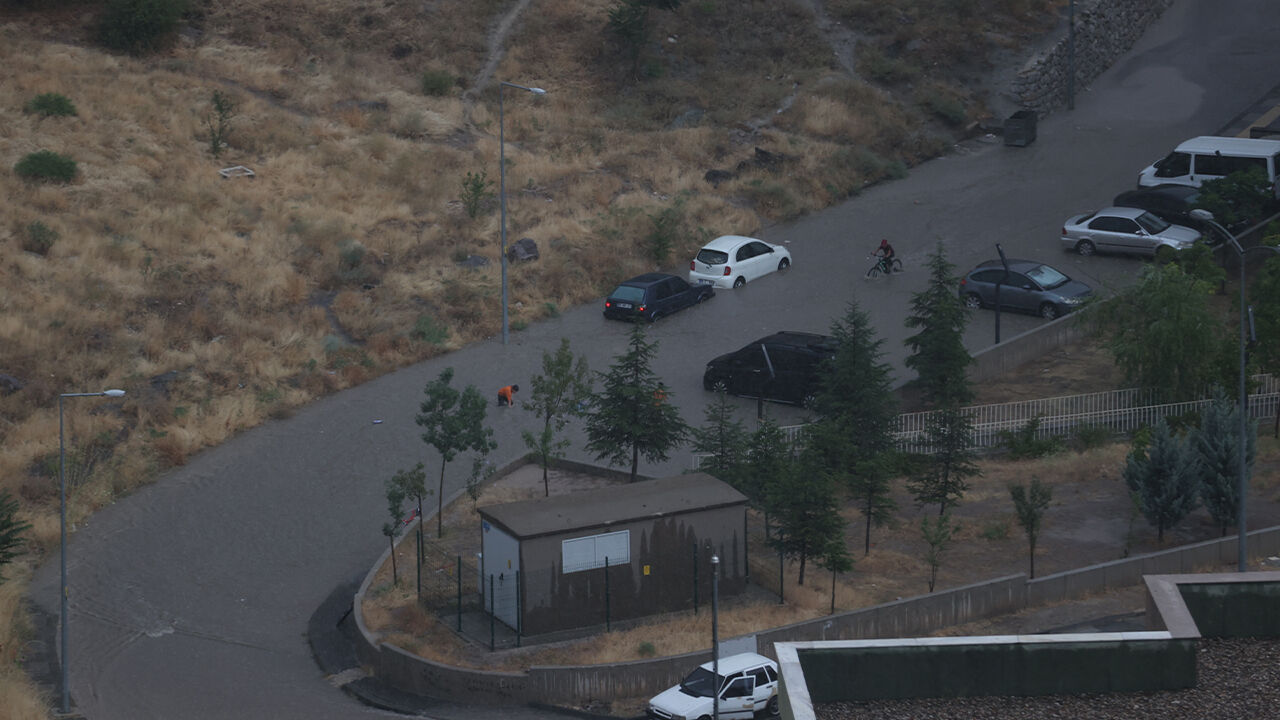 'Serinleten' haber geldi! 3 günlük sağanak alarmı: İşte bölge bölge hava durumu - 3. Resim