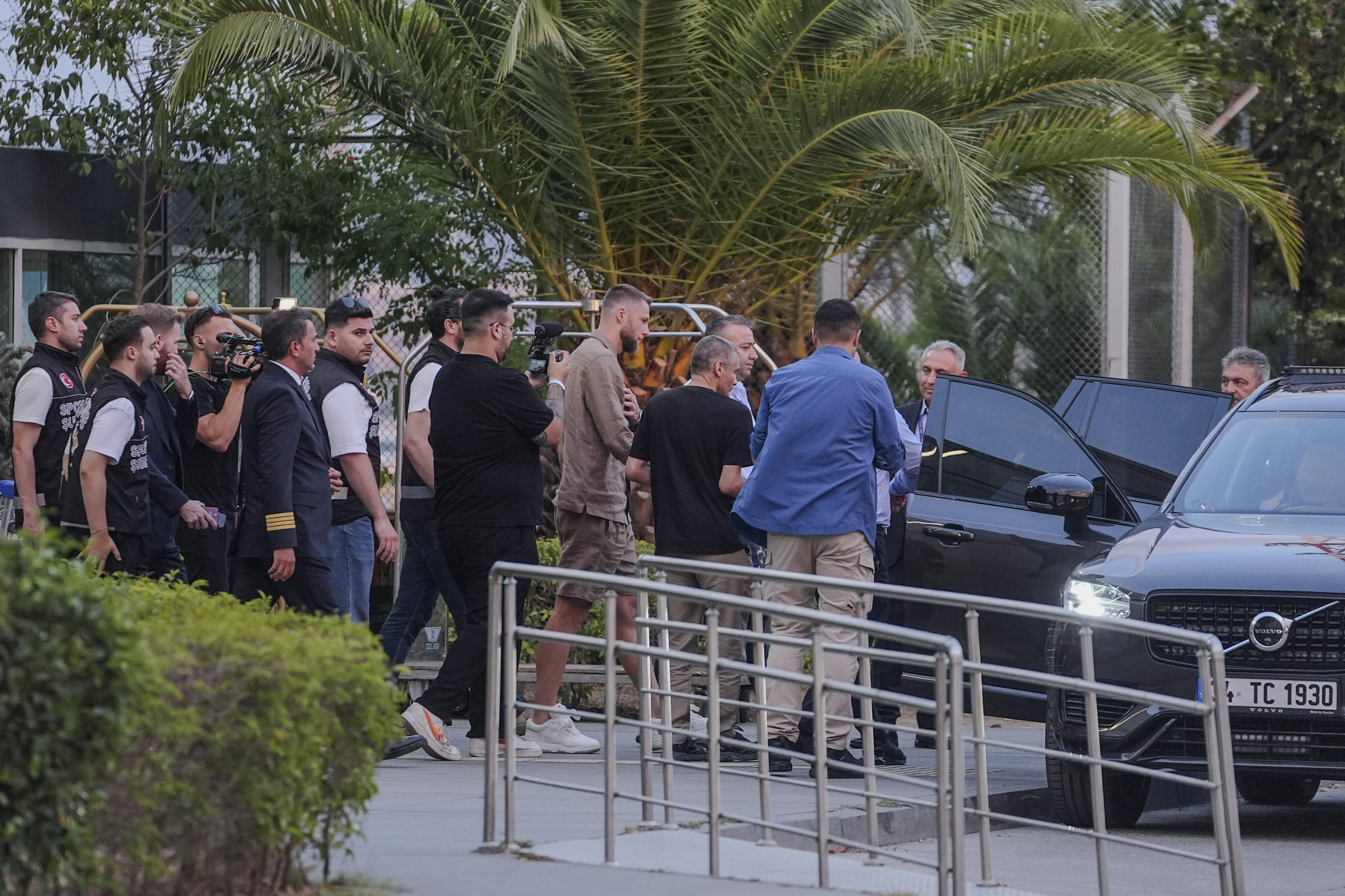 Slovak stoper imzaya geldi! Fenerbahçe'de önemli bir boşluk doldu... Hoş geldin Skriniar Slovak stoper imzaya geldi! Fenerbahçe'de önemli bir boşluk doldu... Hoş geldin Skriniar - 2. Resim