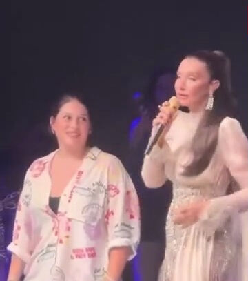 Yıllardır gözlerden uzaktaydı… Haluk Bilginer ile Aşkın Nur Yengi’nin kızları Nazlı'nın son hali olay oldu:  Yıllardır gözlerden uzaktaydı… Haluk Bilginer ile Aşkın Nur Yengi’nin kızları Nazlı'nın son hali olay oldu: