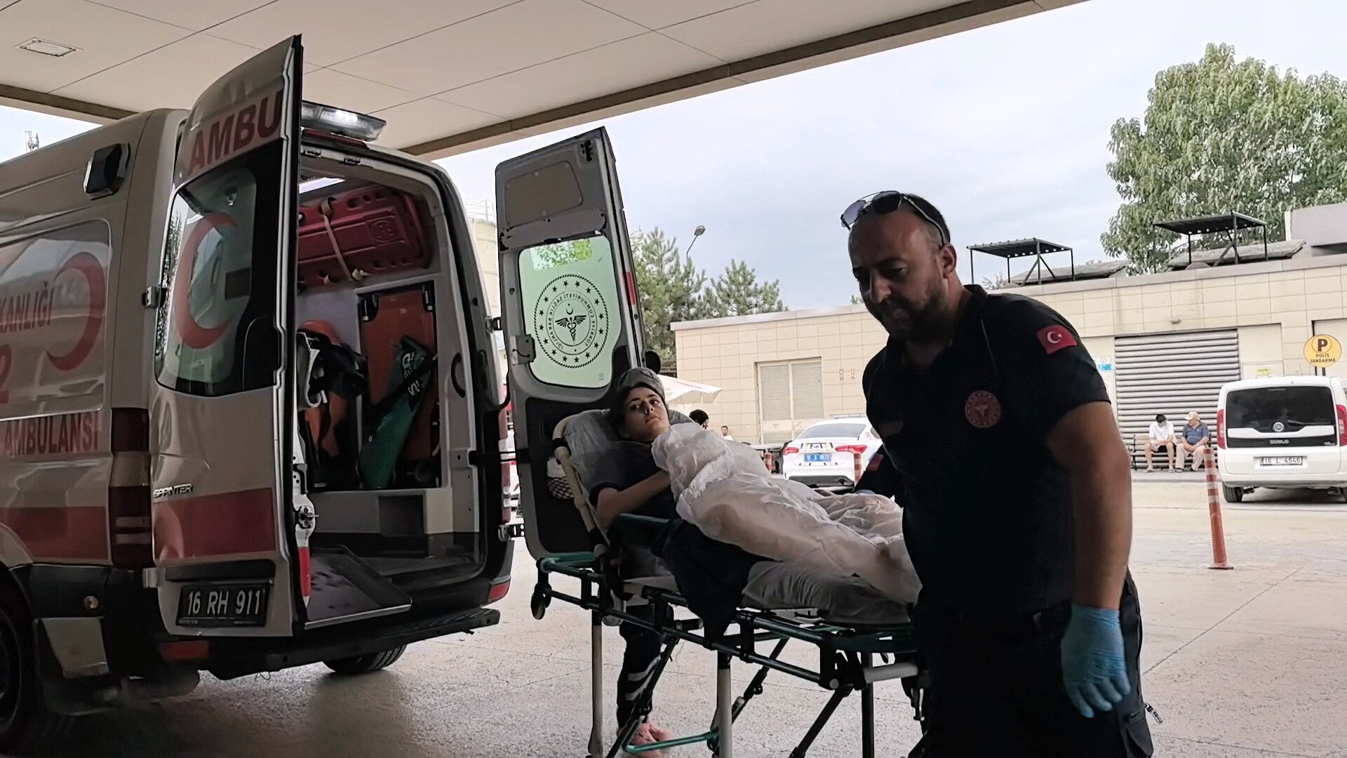 Zincir market çalışanının üzerine kaynar su döküldü! İkinci derece yanık oluştu - 1. Resim