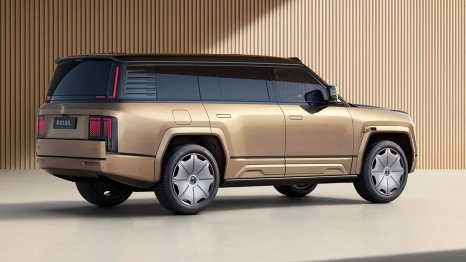 BYD’den ultra lüks markalara göz dağı: 1.180 HP’lik U8L sahnede - 2. Resim