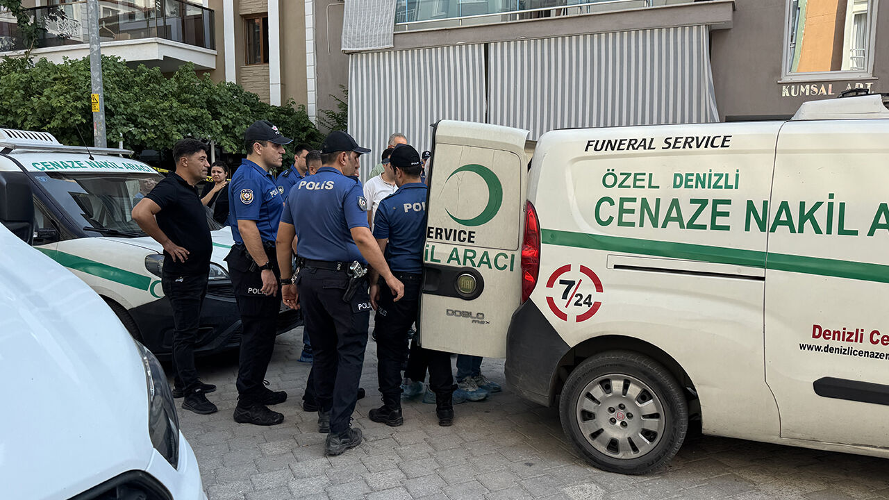 Denizli'de korkunç olay! Polis memuru ailesini öldürüp intihar etti Denizli'de korkunç olay! Polis memuru ailesini öldürüp intihar etti - 1. Resim