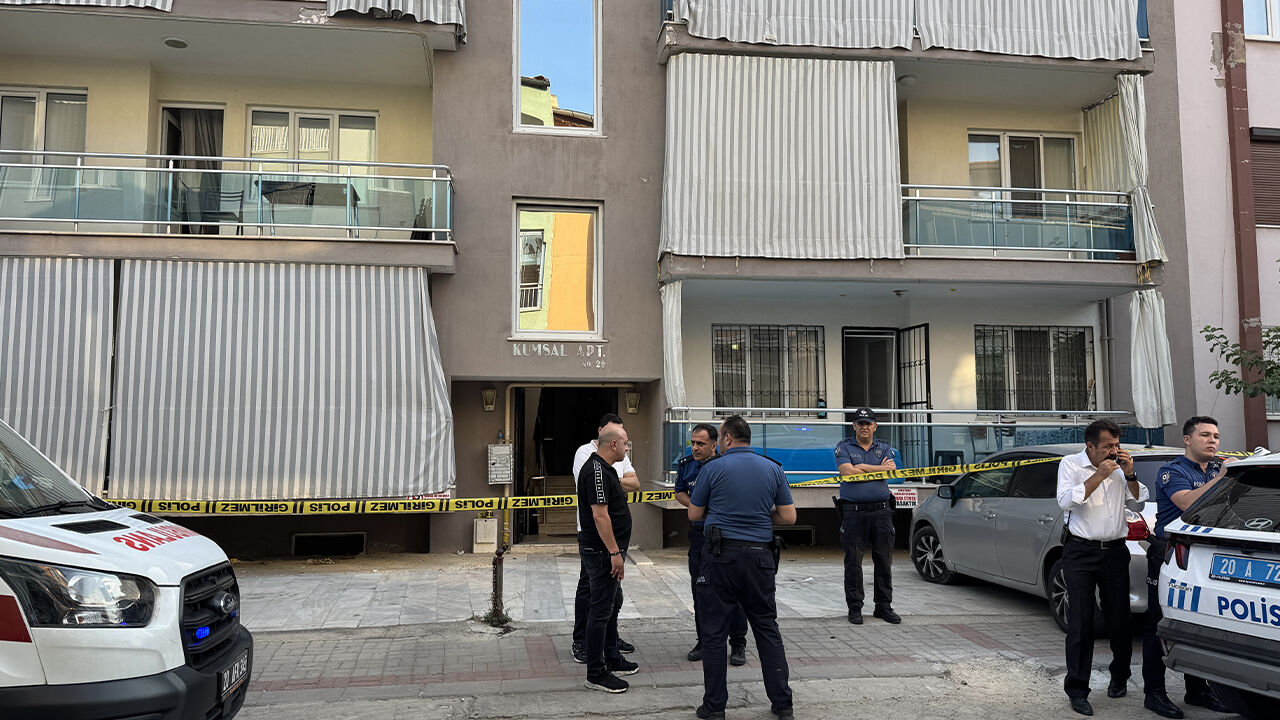 Denizli'de korkunç olay! Polis memuru ailesini öldürüp intihar etti Denizli'de korkunç olay! Polis memuru ailesini öldürüp intihar etti - 3. Resim