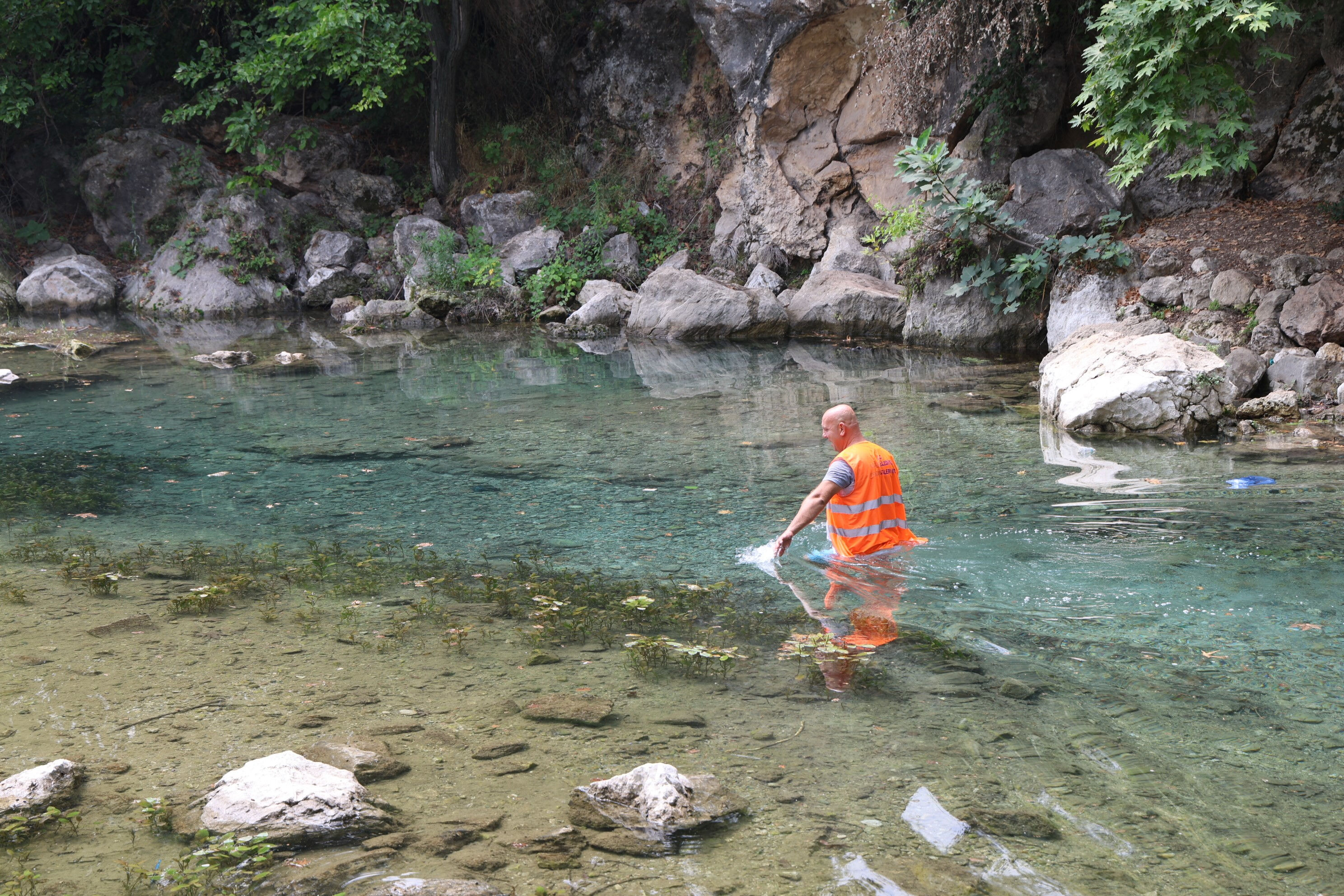 Doğa harikasını ne hale getirdiler! Muhtar bile çileden çıktı: Kirletecekseniz gelmeyin, bizi rahatsız etmeyin! - 2. Resim
