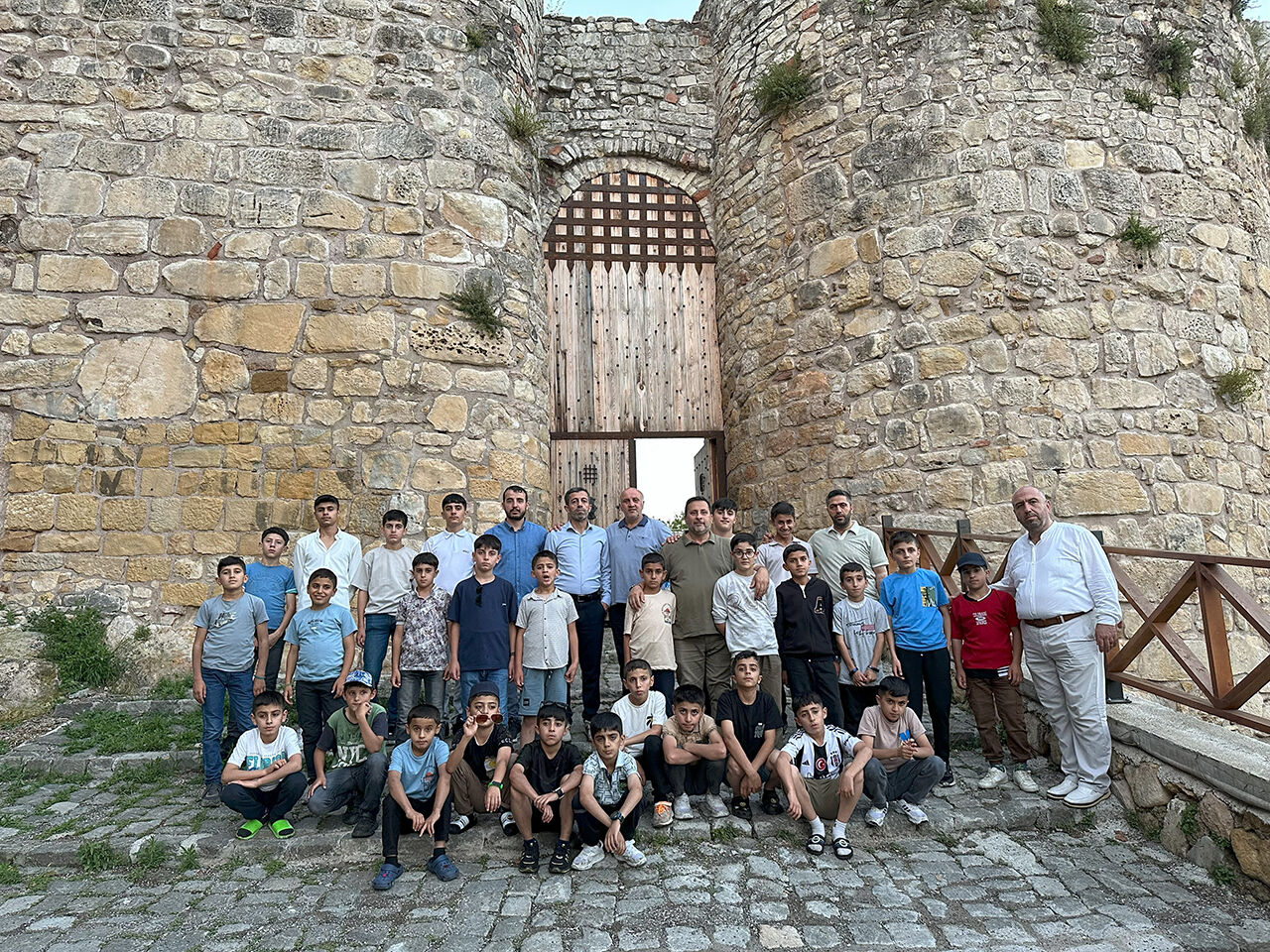 Dünya'da tek... Yurt dışından akın akın görmeye geliyorlar! Raylı kale uğrak yeri haline geldi Dünya'da tek... Yurt dışından akın akın görmeye geliyorlar! Raylı kale uğrak yeri haline geldi - 3. Resim