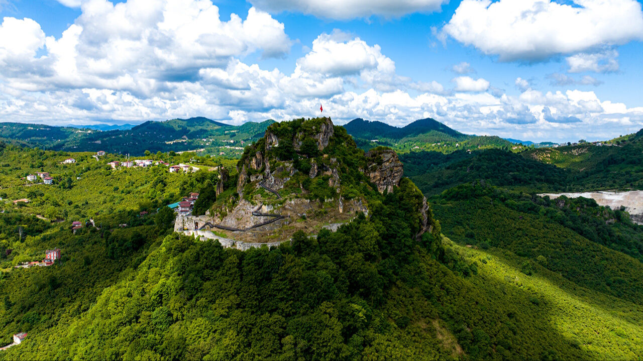 Dünya'da tek... Yurt dışından akın akın görmeye geliyorlar! Raylı kale uğrak yeri haline geldi Dünya'da tek... Yurt dışından akın akın görmeye geliyorlar! Raylı kale uğrak yeri haline geldi - 2. Resim