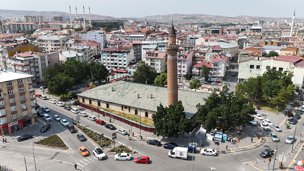 Eğri minareli Ulu Camii artık ibadete kapalı: Uyduyla takip edildi, harekete geçildi Eğri minareli Ulu Camii artık ibadete kapalı... Uyduyla takip edildi, harekete geçildi - 4. Resim