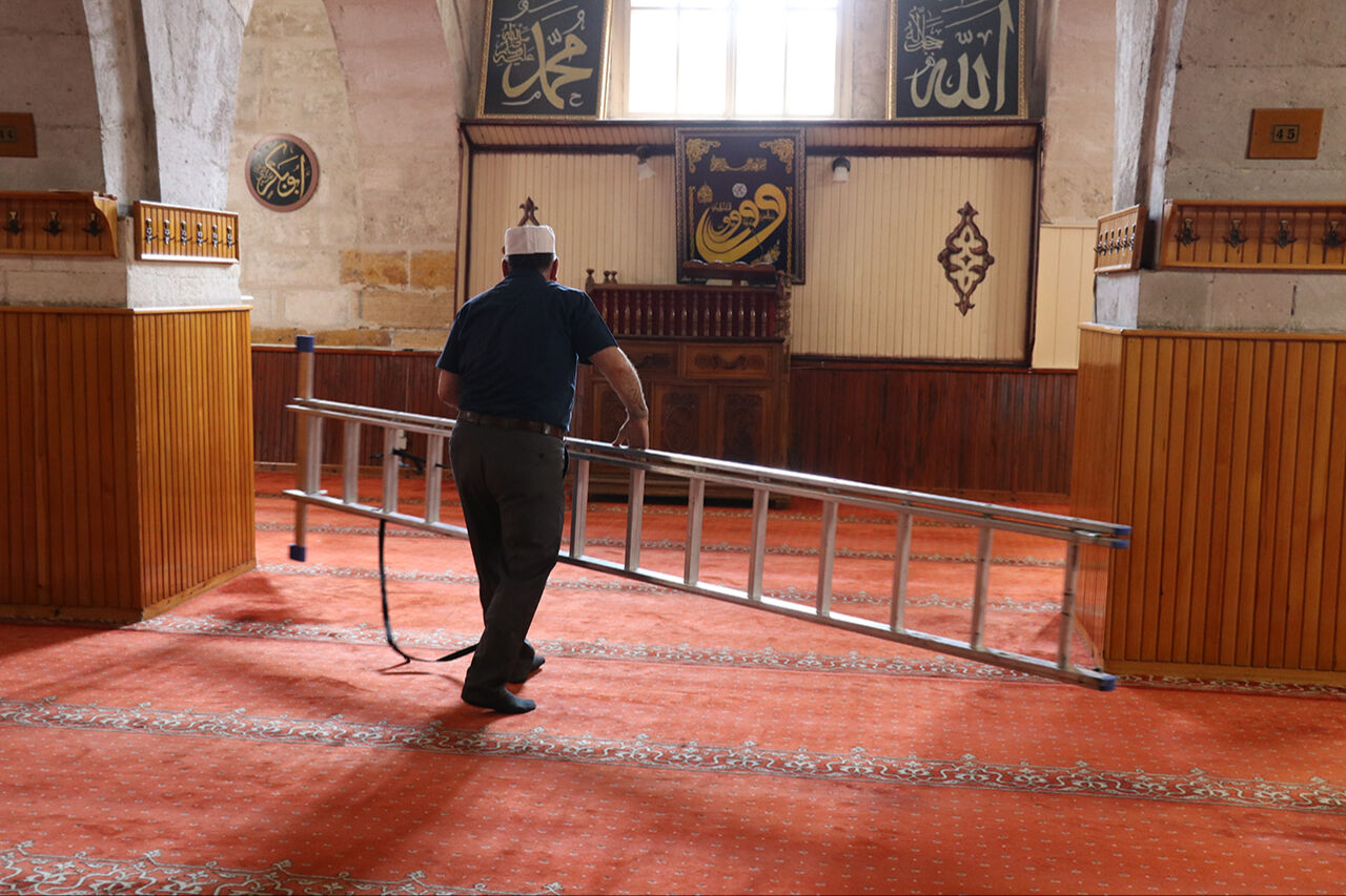 Eğri minareli Ulu Camii artık ibadete kapalı: Uyduyla takip edildi, harekete geçildi Eğri minareli Ulu Camii artık ibadete kapalı... Uyduyla takip edildi, harekete geçildi - 3. Resim