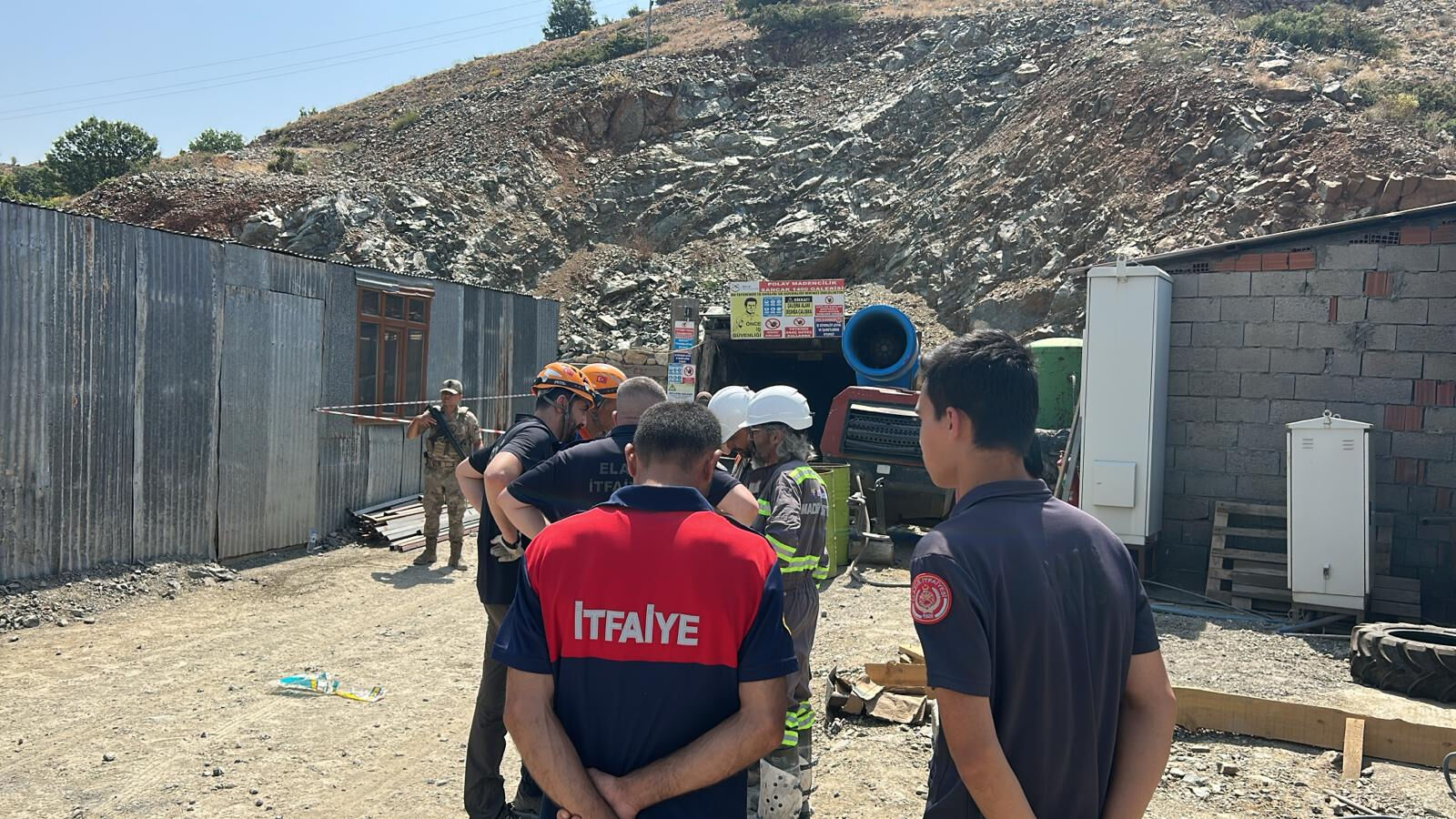Elazığ'da maden ocağındaki göçükten acı haber geldi Elazığ'da maden ocağında göçük! Çok sayıda ekip bölgeye sevk edildi - 1. Resim