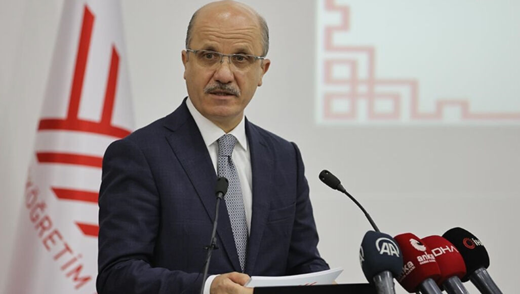 Erol Özvar kimdir? Prof. Dr. Erol Özvar yeni YÖK Başkanı oldu - 1. Resim