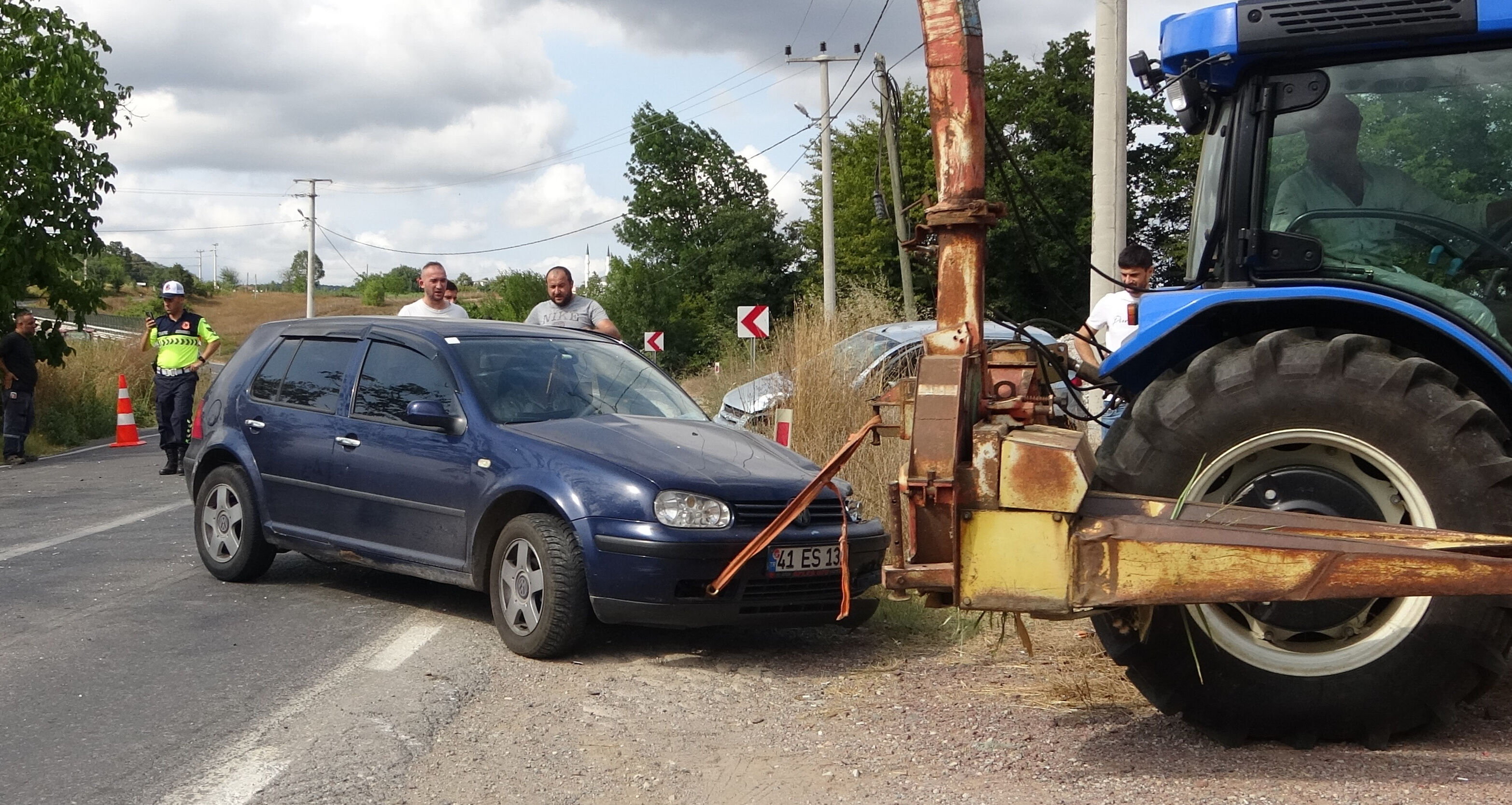 Otomobiller çarpıştı, ortalık kan gölüne döndü: 2'si çocuk 8 yaralı - 2. Resim