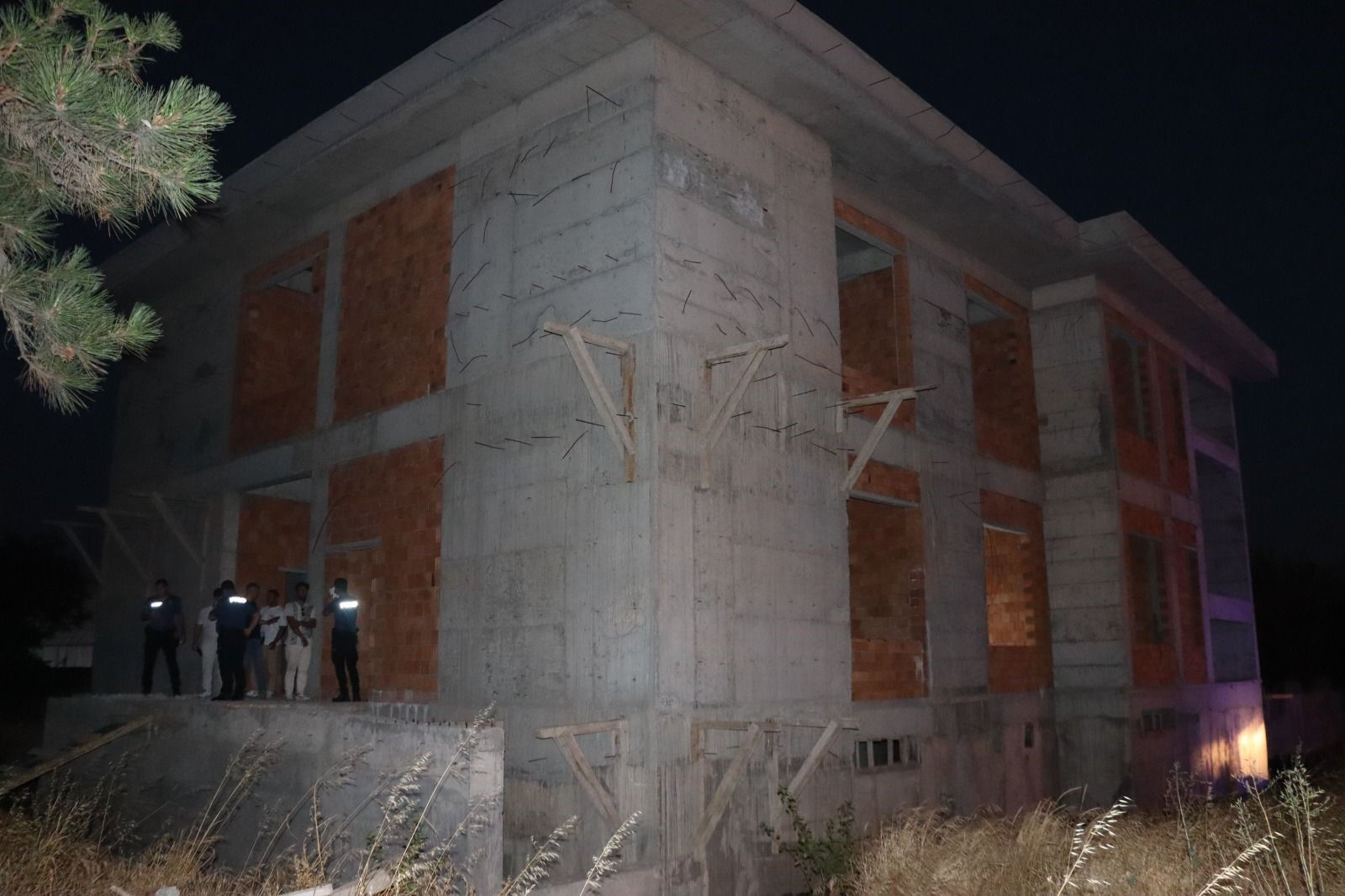 Pes dedirten olay! Ölen kişinin üzerinden kredi kartı ve telefonunu çaldılar Pes dedirten olay! Ölen kişinin üzerinden kredi kartı ve telefonunu çaldılar - 1. Resim